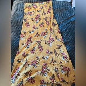 Very pretty yellow full length floral skirt.